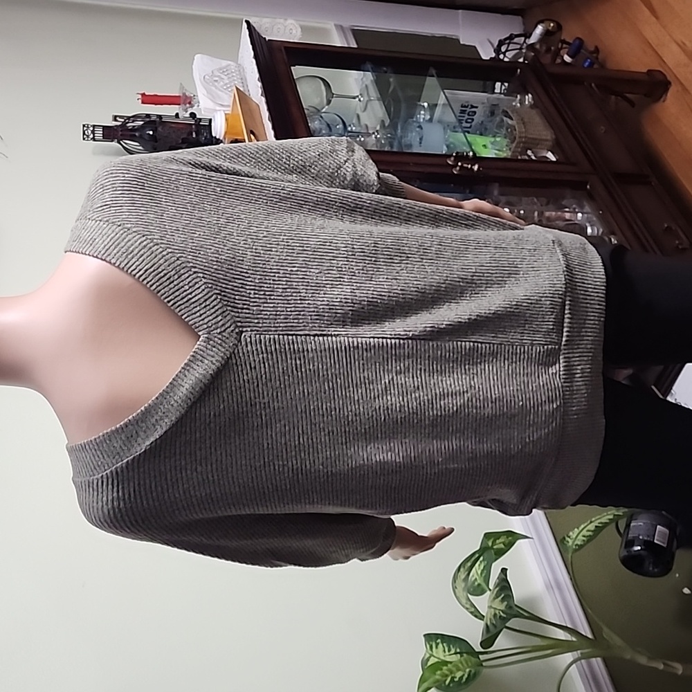 Sweater - Picture 4 of 7